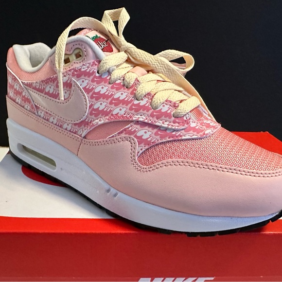 Nike Shoes - Nike Air Max 1 PRM women’s Size 7